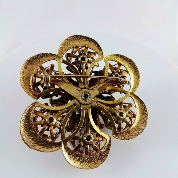 Vintage Purple Rhinestone Flower Brooch, Gold Tone Floral Pin - Picture 6 of 7